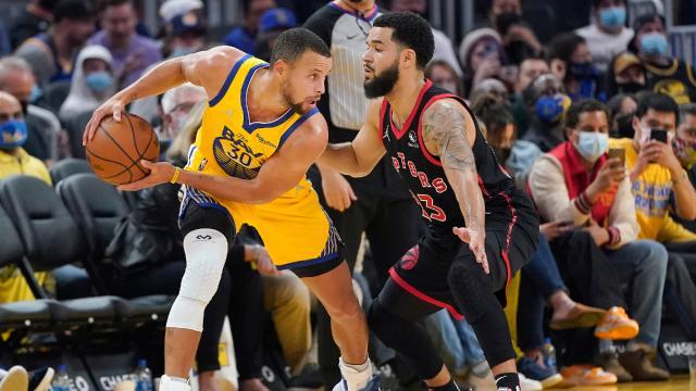 1639295603170024303.jpg raptors-warriors-curry-vanvleet.jpg