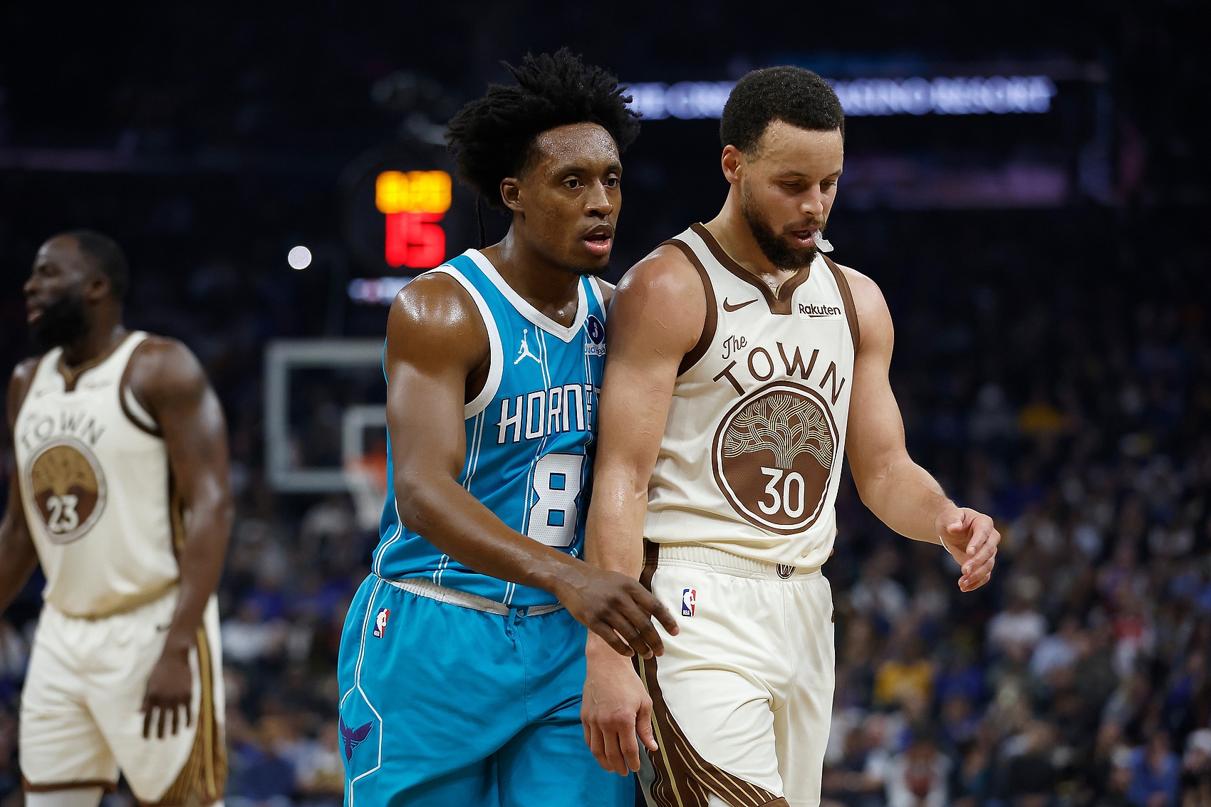 世界杯赛事直播地址-克拉克声援库里:我们想看他每场飚进12记三分 别再对他生拉硬拽