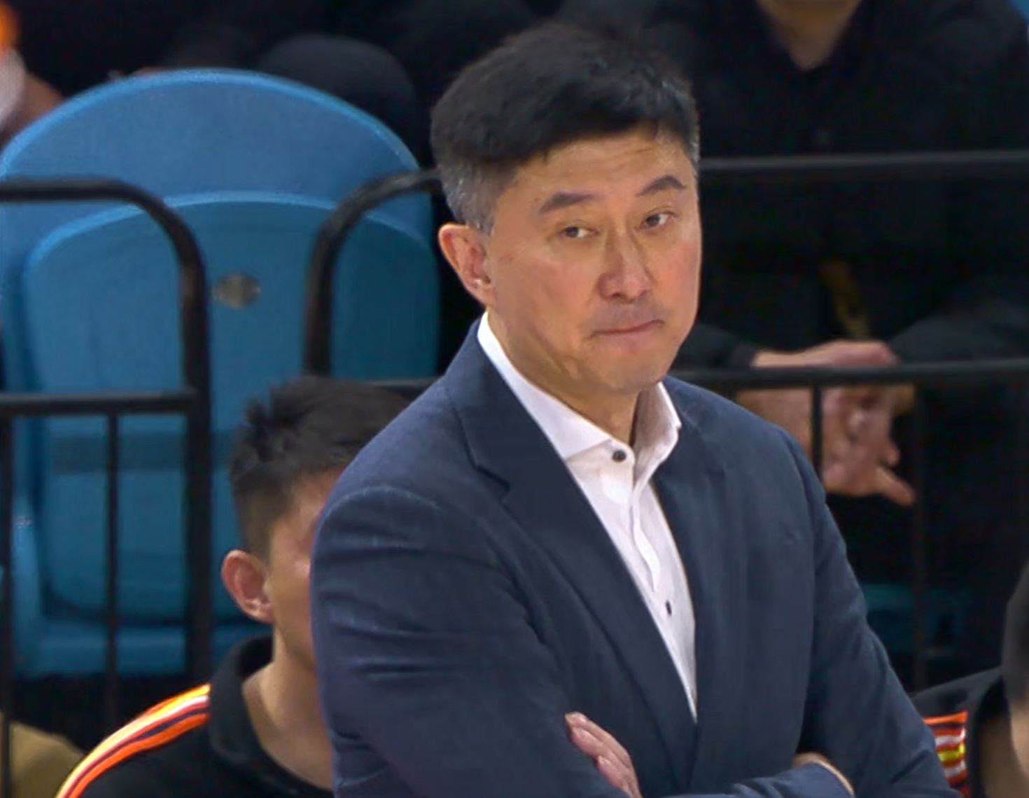 世界杯比赛观看软件-广东队赢吉林21分！杜锋笑不起来，2米11内线悍将意外受伤