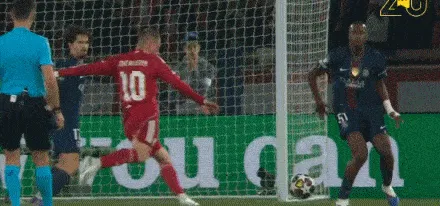 世界杯手机直播客户端下载-麦卡利斯特起脚劲射，帕乔防守时手臂碰到皮球